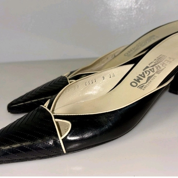 Salvatore Ferragamo Black Leather Pumps - Picture 1 of 4